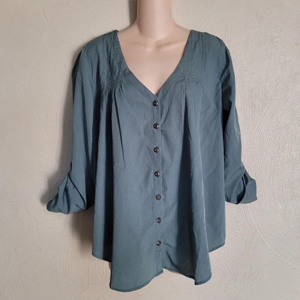 O'Neill Greenish Blue Deep V-neckline Button Down Blouse Size Women's Medium - Picture 2 of 10